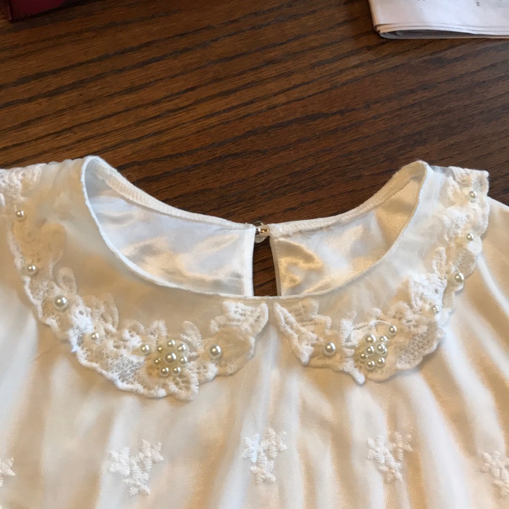 Beautiful Blouse - Picture 2 of 5